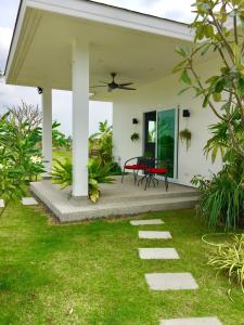 Gallery image of Swiss Bungalow Cha Am in Cha Am