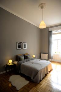 Posteľ alebo postele v izbe v ubytovaní Budapest Danube Panorama Apartment