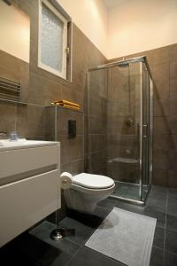 Kúpeľňa v ubytovaní Budapest Danube Panorama Apartment + 14 fotografií