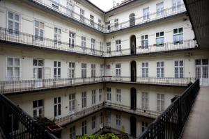 Budova, v ktorej sa apartmán nachádza