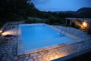 Bazén v ubytování Abeona Mediterranean Villa nebo v jeho okolí