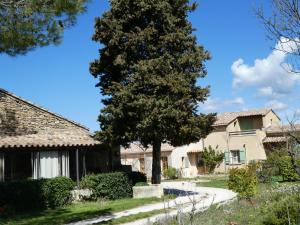 Το κτήριο όπου στεγάζεται  the country house