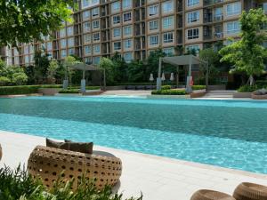 a swimming pool in front of a building at Baan Thew Lom by Meaw in Cha Am