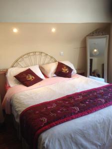 a bed with a white comforter and two pillows at Valentia House in Arklow