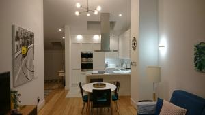 a kitchen and living room with a table and chairs at Tauro 195 near El Corte Ingles in Lisbon