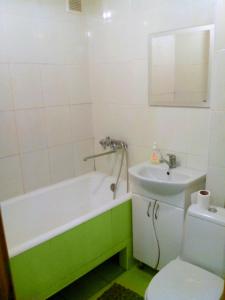 Homelike flat near the IEC on Levoberezhnaya tesisinde bir banyo