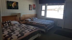 A bed or beds in a room at Pinawa Motel