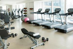 
The fitness center and/or fitness facilities at The Langham, Shenzhen
