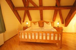 Postel nebo postele na pokoji v ubytování Hotel zur Post