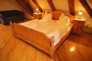 Postel nebo postele na pokoji v ubytování Hotel zur Post