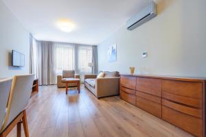 Svetainės erdvė apgyvendinimo įstaigoje Apartament Sun & Snow Gwiazda Morza