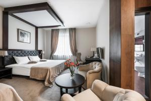 Кровать или кровати в номере Amberton Cozy Hotel Kaunas