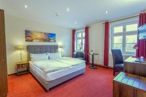 Giường trong phòng chung tại Frankfurt-Oder,Hotel & Restaurant ,,Zur Alten Oder"