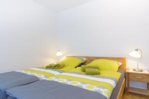 Ein Bett oder Betten in einem Zimmer der Unterkunft Private rooms next to subway