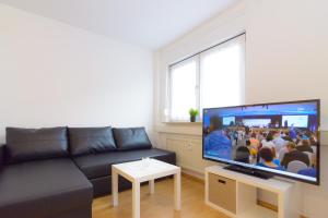 TV/Unterhaltungsangebot in der Unterkunft Private rooms next to subway