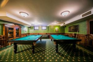 Biliár nebo kulečník v ubytování Hotel Opera