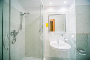 Koupelna v ubytování Hotel Opera