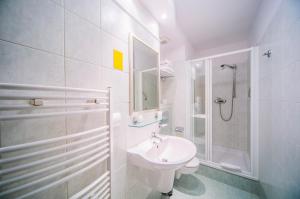 Koupelna v ubytování Hotel Opera