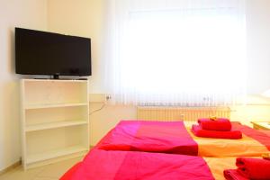 Ein Bett oder Betten in einem Zimmer der Unterkunft Private rooms next to subway