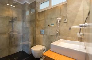 Koupelna v ubytování Leto Nuevo Hotel