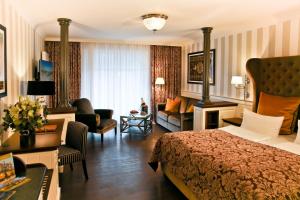 a hotel room with a bed and a living room at Europa Hotel Kühlungsborn in Kühlungsborn