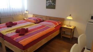 Ein Bett oder Betten in einem Zimmer der Unterkunft Private rooms next to subway
