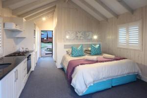 Posteľ alebo postele v izbe v ubytovaní Brenton on Sea Cottages