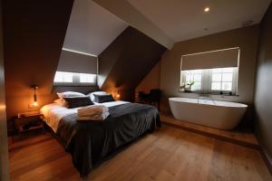 Tempat tidur dalam kamar di Maison Stout