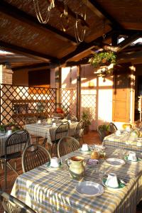 Um restaurante ou outro lugar para comer em Agriturismo Lucerna del Lago Prile