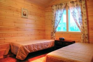 Säng eller sängar i ett rum på Karkutahko Villas