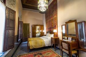 a hotel room with a bed and a mirror at Riad Dar Cordoba in Fès