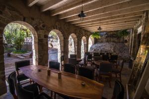 a dining room with a table and chairs at Hotel de Piedra in Bernal
