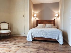 Katil atau katil-katil dalam bilik di Château de Perpezat