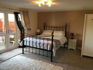 A bed or beds in a room at Country House Ashdene 