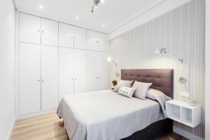 Llit o llits en una habitació de Jose Abascal Apartment by Flatsweethome