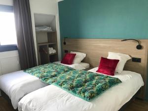 Postel nebo postele na pokoji v ubytování Hôtel Restaurant L'Escale d'en Arz