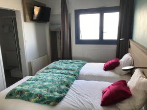 Postel nebo postele na pokoji v ubytování Hôtel Restaurant L'Escale d'en Arz