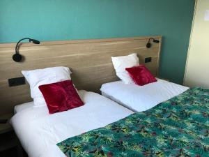 Postel nebo postele na pokoji v ubytování Hôtel Restaurant L'Escale d'en Arz