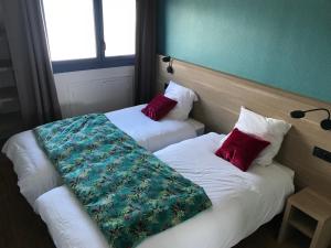 Postel nebo postele na pokoji v ubytování Hôtel Restaurant L'Escale d'en Arz