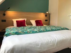 Postel nebo postele na pokoji v ubytování Hôtel Restaurant L'Escale d'en Arz