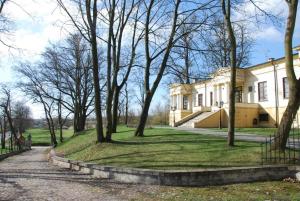 Vonkajšia záhrada v ubytovaní Pałac w Małkowie