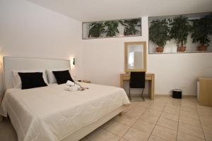 Postel nebo postele na pokoji v ubytování Zannis Hotel