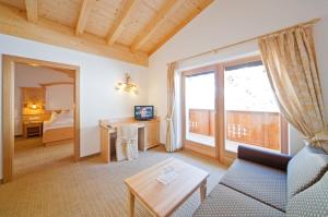 Postel nebo postele na pokoji v ubytování Hotel Gstatsch