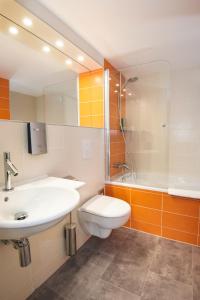 Ένα μπάνιο στο Hotel Biarritz Atlantique - Lycée Hotelier - Management School +33 φωτογραφίες