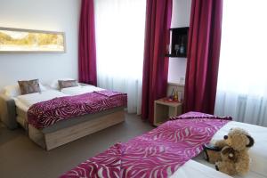 Postel nebo postele na pokoji v ubytování Hotel Edel Weiss
