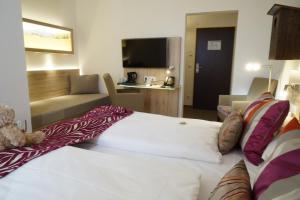 Postel nebo postele na pokoji v ubytování Hotel Edel Weiss