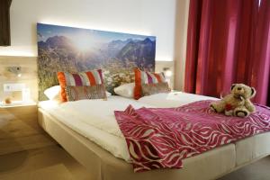Postel nebo postele na pokoji v ubytování Hotel Edel Weiss