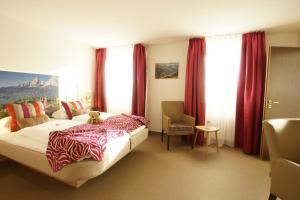 Postel nebo postele na pokoji v ubytování Hotel Edel Weiss