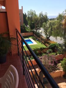 Výhled na bazén z ubytování Apartamento con piscina en Torremolinos nebo okolí