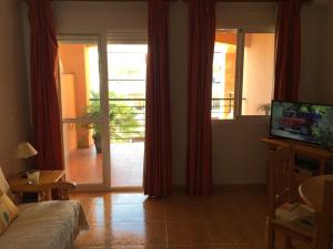 TV a/nebo společenská místnost v ubytování Apartamento con piscina en Torremolinos